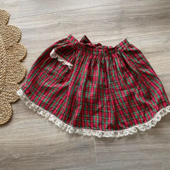 Vintage Women's Red and Green Plaid Apron w/ Lace Trim Classic Holiday Christmas - Picture 1 of 7